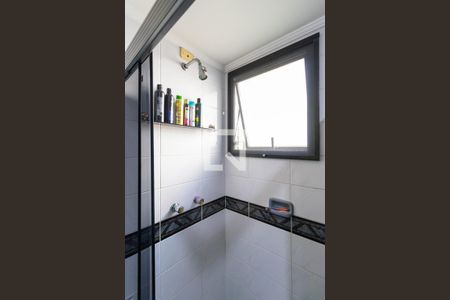 Banheiro da suíte 1 de apartamento para alugar com 3 quartos, 140m² em Cambuí, Campinas