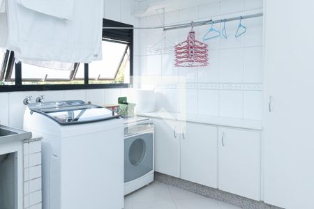 Apartamento à venda com 302m², 3 quartos e 4 vagas Apartamento à venda com 302m², 3 quartos e 4 vagasLavanderia