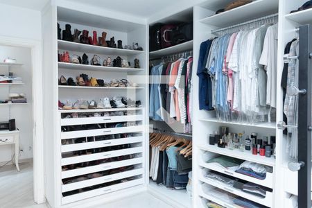 Apartamento à venda com 302m², 3 quartos e 4 vagas Apartamento à venda com 302m², 3 quartos e 4 vagasCloset da suíte