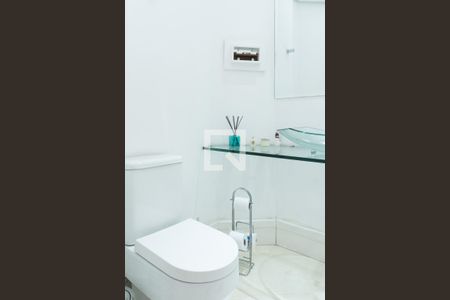 Apartamento à venda com 302m², 3 quartos e 4 vagas Apartamento à venda com 302m², 3 quartos e 4 vagasLavabo