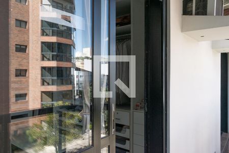 Apartamento à venda com 302m², 3 quartos e 4 vagas Apartamento à venda com 302m², 3 quartos e 4 vagasVaranda do Closet da suíte