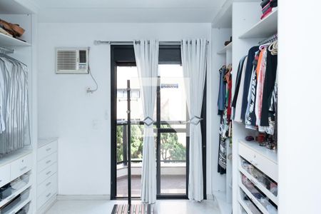 Apartamento à venda com 302m², 3 quartos e 4 vagas Apartamento à venda com 302m², 3 quartos e 4 vagasCloset da suíte