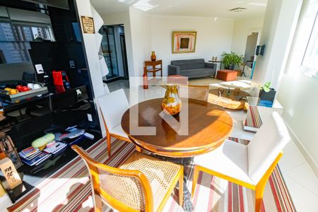 Apartamento para alugar com 117m², 3 quartos e 2 vagas Apartamento para alugar com 117m², 3 quartos e 2 vagasSala