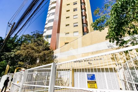 Apartamento para alugar com 117m², 3 quartos e 2 vagas Apartamento para alugar com 117m², 3 quartos e 2 vagasFachada e portaria