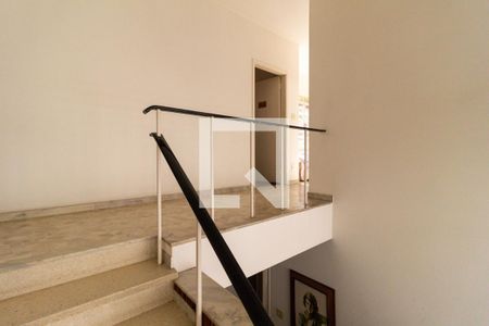 Casa à venda com 260m², 3 quartos e 3 vagasEscada