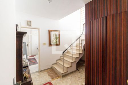 Casa à venda com 260m², 3 quartos e 3 vagasEscada