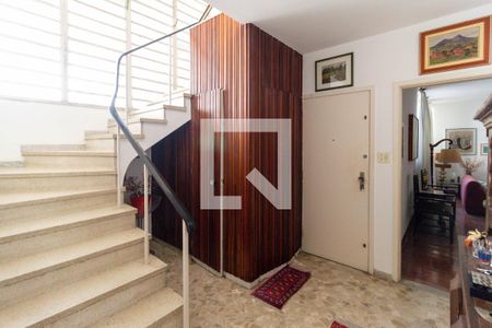 Casa à venda com 260m², 3 quartos e 3 vagasEscada