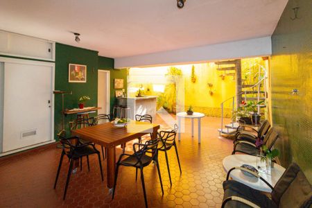 Casa à venda com 260m², 3 quartos e 3 vagasQuintal