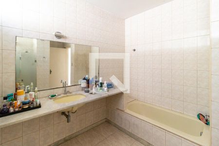 Casa à venda com 260m², 3 quartos e 3 vagasBanheiro