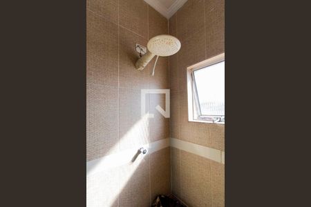 Casa à venda com 180m², 2 quartos e 2 vagasBanheiro 