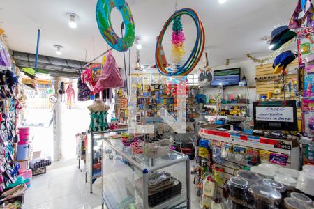 Casa à venda com 180m², 2 quartos e 2 vagasSalão 