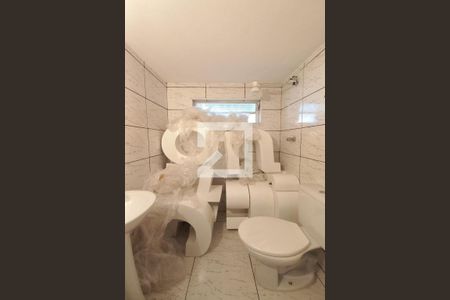 Casa à venda com 165m², 3 quartos e 5 vagas Casa à venda com 165m², 3 quartos e 5 vagasBanheiro