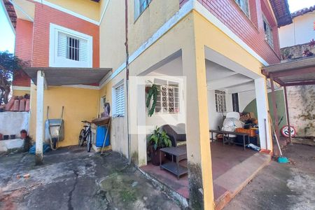 Casa à venda com 165m², 3 quartos e 5 vagas Casa à venda com 165m², 3 quartos e 5 vagasCasa Inferior