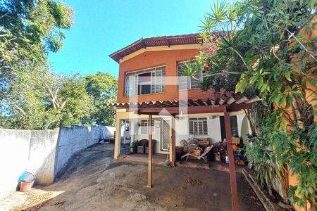 Casa à venda com 165m², 3 quartos e 5 vagas Casa à venda com 165m², 3 quartos e 5 vagasFachada do Prédio