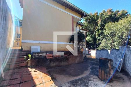 Casa à venda com 165m², 3 quartos e 5 vagas Casa à venda com 165m², 3 quartos e 5 vagasCorredor Lateral