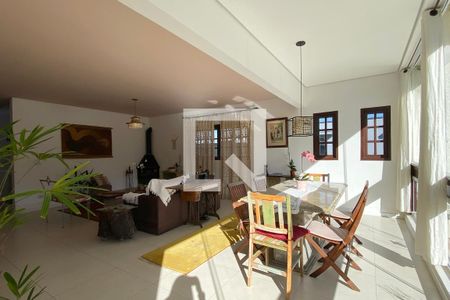 Sala de casa de condomínio à venda com 5 quartos, 330m² em Parque Sinai, Santana de Parnaíba