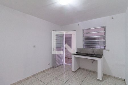 Cozinha de casa para alugar com 1 quarto, 25m² em Jardim Elvira, Osasco