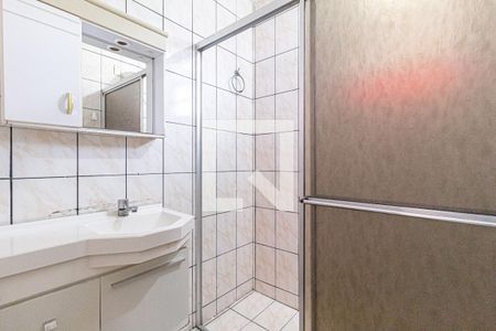 Banheiro de casa para alugar com 1 quarto, 25m² em Jardim Elvira, Osasco