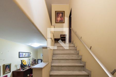 Casa à venda com 300m², 4 quartos e sem vagaEscada