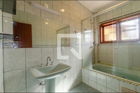 Casa para alugar com 372m², 3 quartos e 4 vagas Casa para alugar com 372m², 3 quartos e 4 vagasBanheiro da suíte