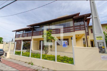 Casa para alugar com 372m², 3 quartos e 4 vagas Casa para alugar com 372m², 3 quartos e 4 vagasFachada