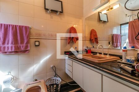 Casa de condomínio à venda com 600m², 4 quartos e 5 vagasBanheiro da Suíte 1