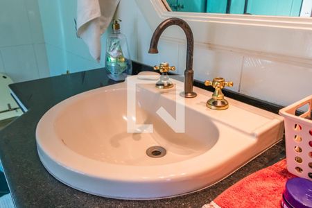 Casa de condomínio à venda com 600m², 4 quartos e 5 vagasBanheiro da Suíte 2