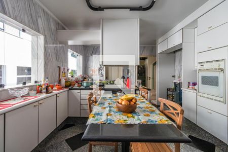 Casa de condomínio à venda com 600m², 4 quartos e 5 vagasCozinha