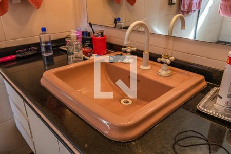 Casa de condomínio à venda com 600m², 4 quartos e 5 vagasBanheiro da Suíte 1