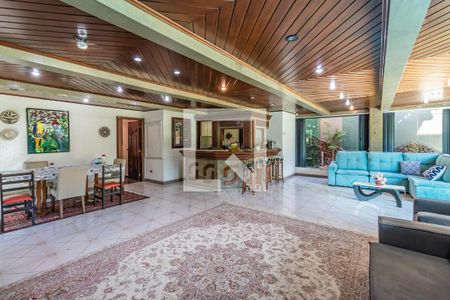 Casa de condomínio à venda com 600m², 4 quartos e 5 vagasSalão