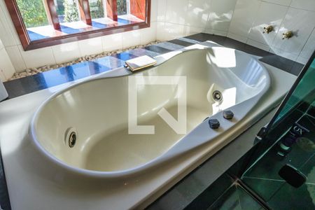 Casa de condomínio à venda com 600m², 4 quartos e 5 vagasBanheiro da Suíte 2