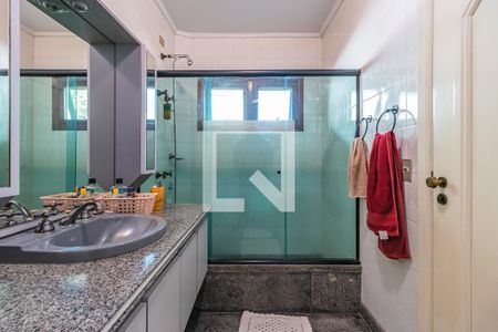 Casa de condomínio à venda com 600m², 4 quartos e 5 vagasBanheiro dos Quartos 1 e 2