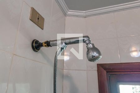 Casa de condomínio à venda com 600m², 4 quartos e 5 vagasBanheiro dos Quartos 1 e 2