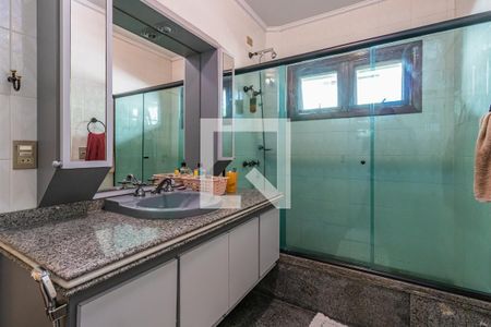 Casa de condomínio à venda com 600m², 4 quartos e 5 vagasBanheiro dos Quartos 1 e 2