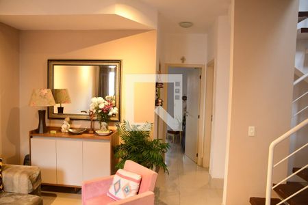 Sala de casa de condomínio para alugar com 3 quartos, 99m² em Paisagem Renoir, Cotia