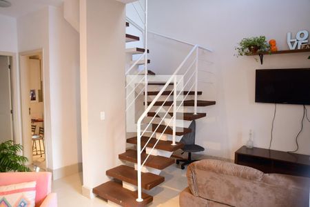 Sala de casa de condomínio para alugar com 3 quartos, 99m² em Paisagem Renoir, Cotia