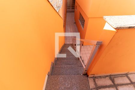 Casa para alugar com 257m², 4 quartos e 6 vagasEscada