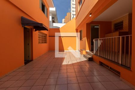 Casa para alugar com 257m², 4 quartos e 6 vagasQuintal