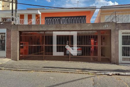 Casa para alugar com 257m², 4 quartos e 6 vagasFachada