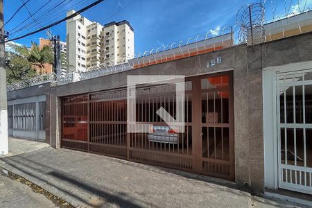 Casa para alugar com 257m², 4 quartos e 6 vagasFachada