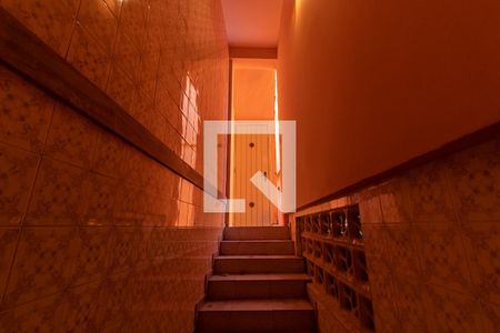 Casa para alugar com 257m², 4 quartos e 6 vagasEscada