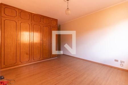 Casa para alugar com 257m², 4 quartos e 6 vagasSuíte 2