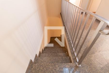 Casa para alugar com 257m², 4 quartos e 6 vagasEscada