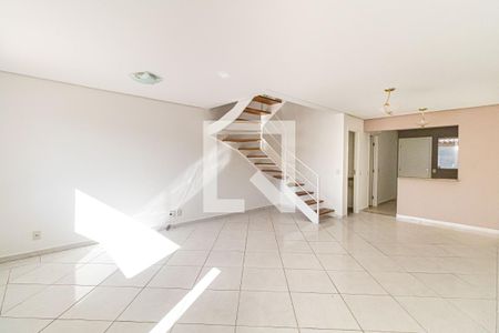 Sala de casa para alugar com 3 quartos, 120m² em Jardim das Vertentes, São Paulo