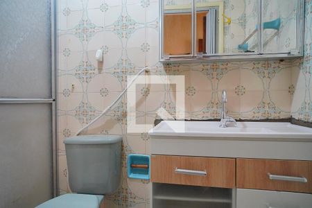 Banheiro de apartamento à venda com 2 quartos, 53m² em Santana, Porto Alegre