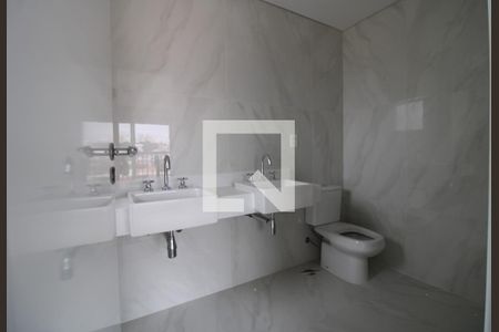 Apartamento à venda com 118m², 2 quartos e 3 vagasBanheiro da suíte 1 