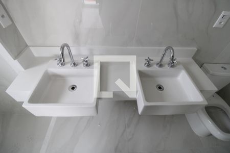 Apartamento à venda com 118m², 2 quartos e 3 vagasDetalhe do banheiro da suíte 1 