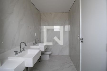 Apartamento à venda com 118m², 2 quartos e 3 vagasBanheiro da suíte 1 