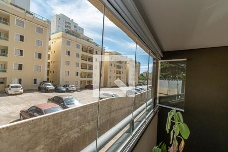 Vista Sala de Estar/Jantar de apartamento para alugar com 2 quartos, 74m² em Mansões Santo Antônio, Campinas