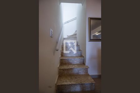 Escada de casa à venda com 3 quartos, 125m² em Vila Roque, São Paulo